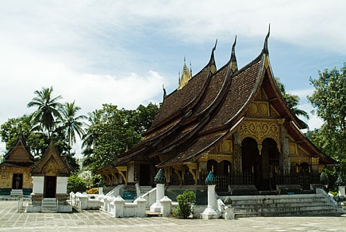 Wat Xieng Thong con sus típicos tejados