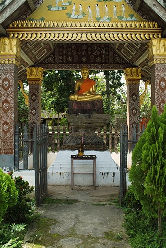 Buda sentado de bronce