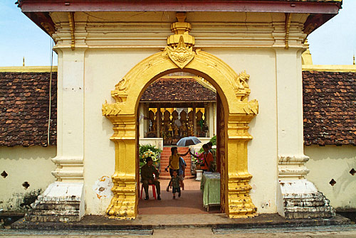 Entrada al complejo