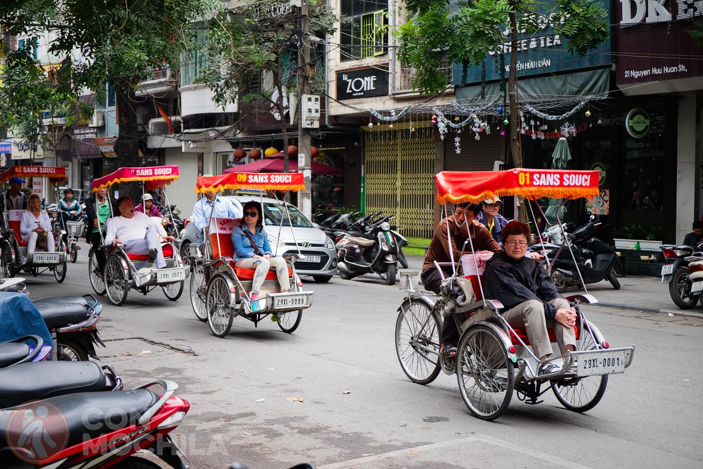 Cyclo, el famoso y simbólico triciclo de Vietnam 27 Turistas en cyclo por Vietnam