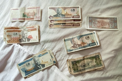 Distintos billetes de la moneda (kip) de Laos Distintos billetes de la moneda (kip) de Laos