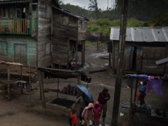 Andasibe, el lluvioso pueblecito de madera