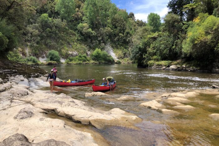 Whanganui, cinco días de aventura aventura por el río 6 Anclando las canoas
