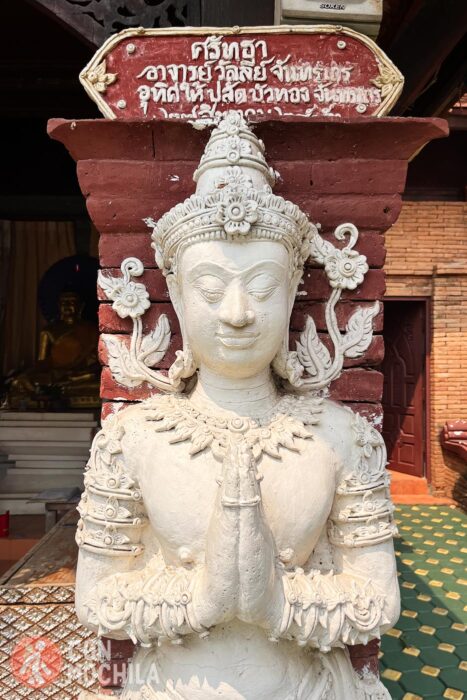 Wat Jet Lin, un templo con estanques y puentes de bambú en el corazón de Chiang Mai 7 Una de las esculturas del templo