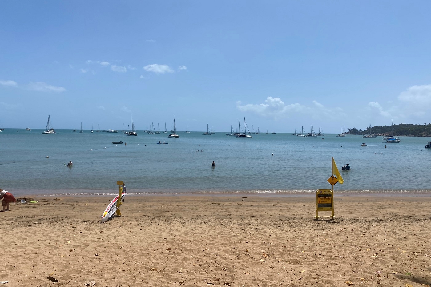 Magnetic Island, la isla tropical de Townsville 11 Zona de nadar en Horsesoe Bay con redes y socorristas