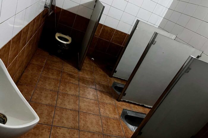 Hutongs de Pekín: ruta por las calles más bellas de la capital china 7 bano pekin