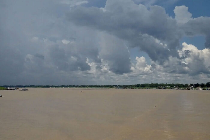 Navegando el Amazonas: anacondas, pesca de supervivencia y un río que se rinde por fin al océano 10 Sigue la navegación y el cauce se ensancha cada vez más a medida que nos acercamos al estuario del río.