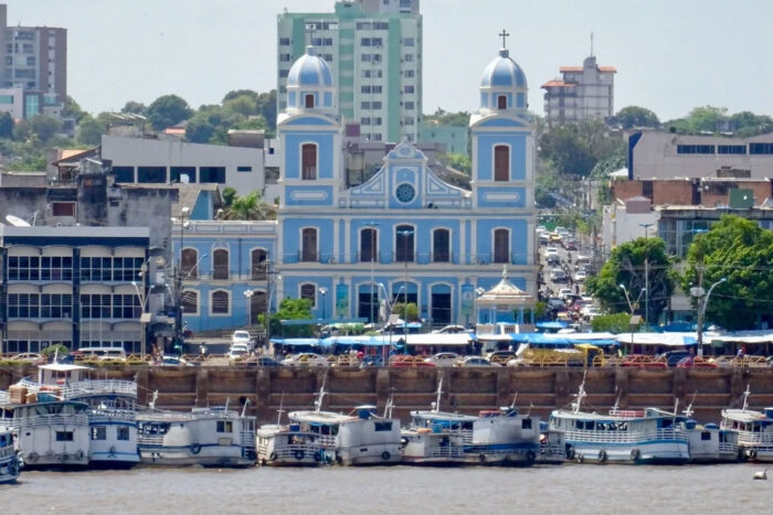 Navegando el Amazonas: anacondas, pesca de supervivencia y un río que se rinde por fin al océano 5 La herencia colonial de la boyante época del negocio del caucho se nota, ya en clave decadente, en Manaos.