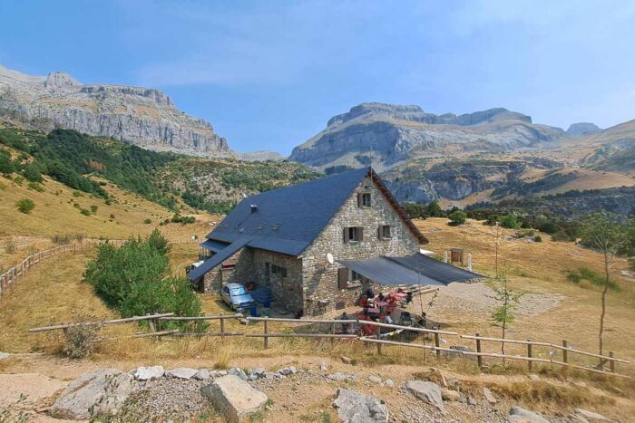 Dónde dormir en la Transpirenaica y consejos para pernoctar 5 Refugio libre de Aiguestortes