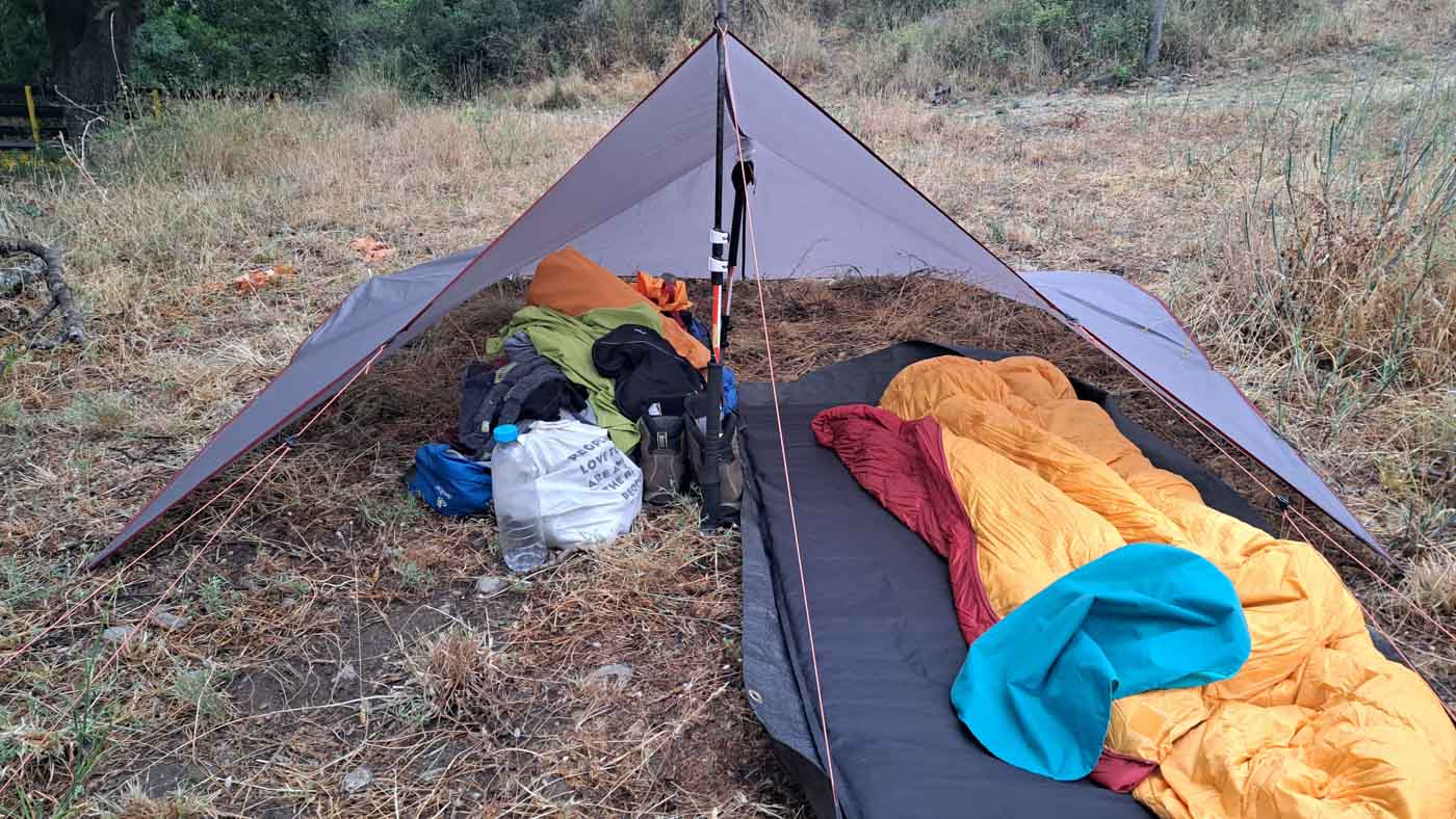 Dónde dormir en la Transpirenaica y consejos para pernoctar 2 Vivac con tarp