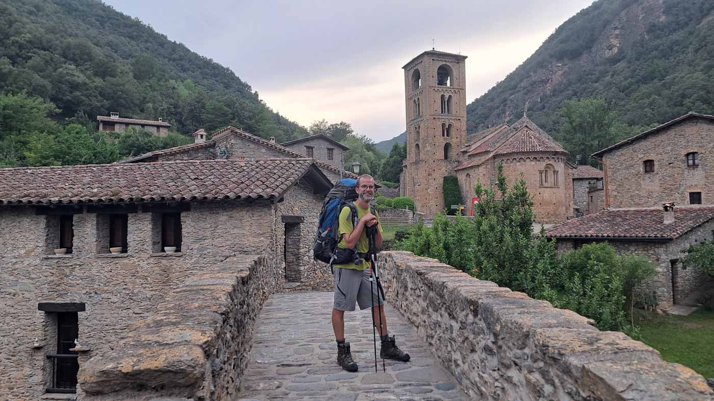 Material necesario para un trekking por el GR11 Transpirenaica 5 Este día hacía más calor, pantalón corto