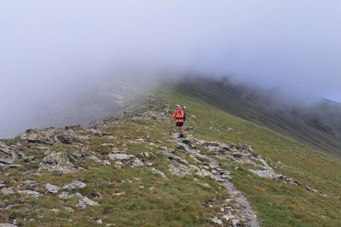 Cómo orientarte en la Transpirenaica: apps y consejos para la GR11 7 Una de las etapas con niebla, más difícil orientarse