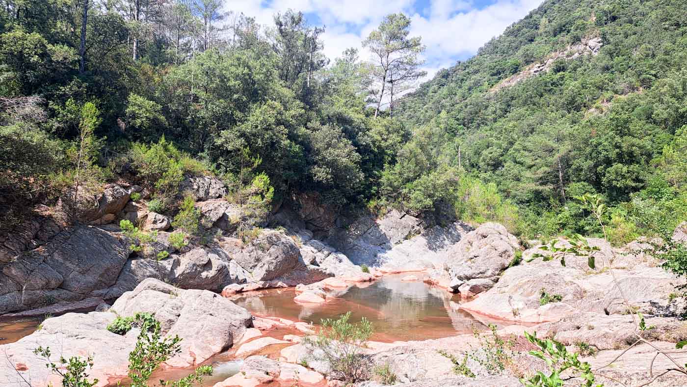 Etapa 6: Ermita de Sant Miquel de Fontfreda - Refugio Sant Miquel de Bassegoda. Transpirenaica GR11. 3 Pozas o Gorgs de la Muga