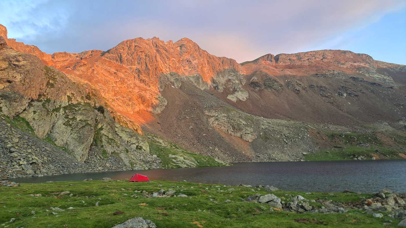 Etapa 16: Arans - Laguna Baiau. Transpirenaica GR11. 6 Acampada junto al lago de Baiau