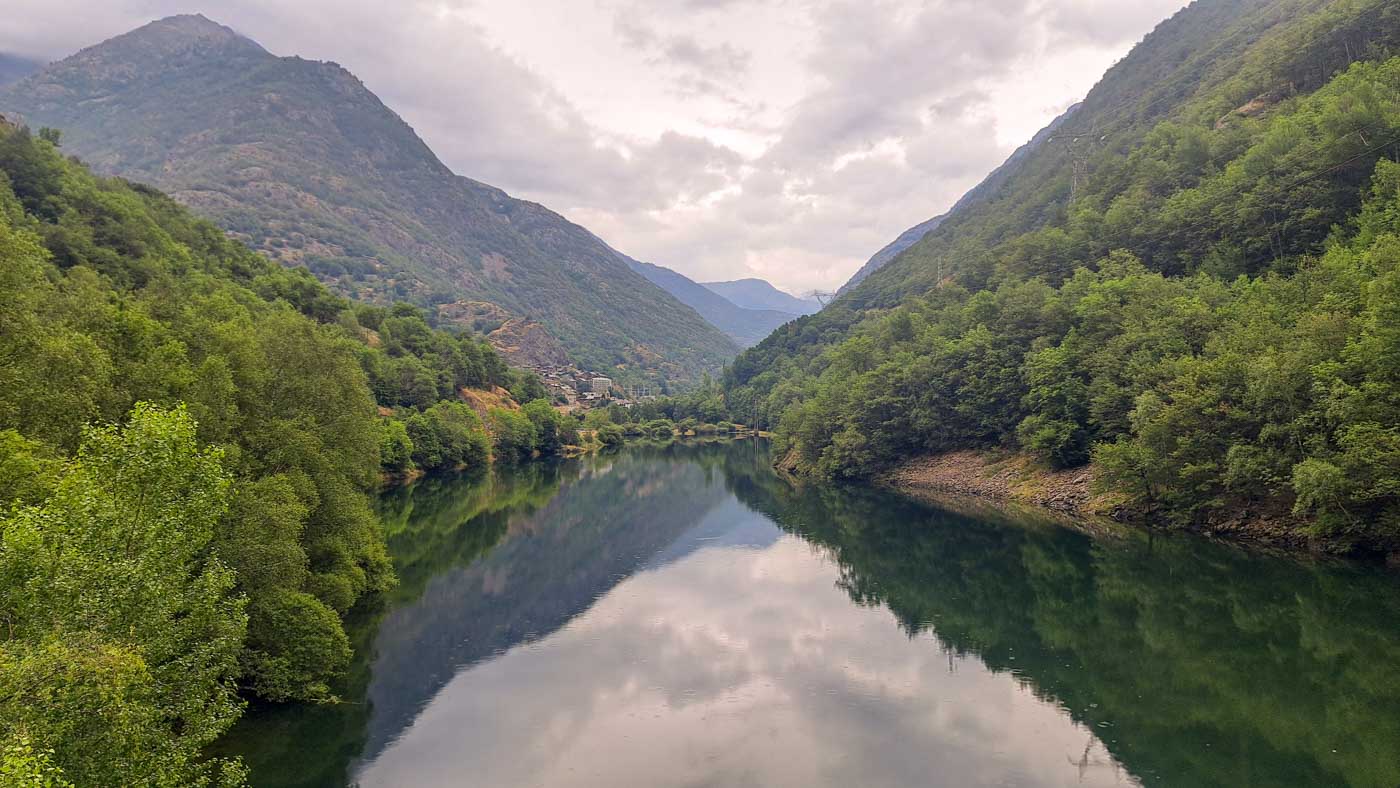 Etapa 18: Cabaña Ribera de Boldis - Refugio Estaón. Transpirenaica GR11. 2 Pantano de Tavascán