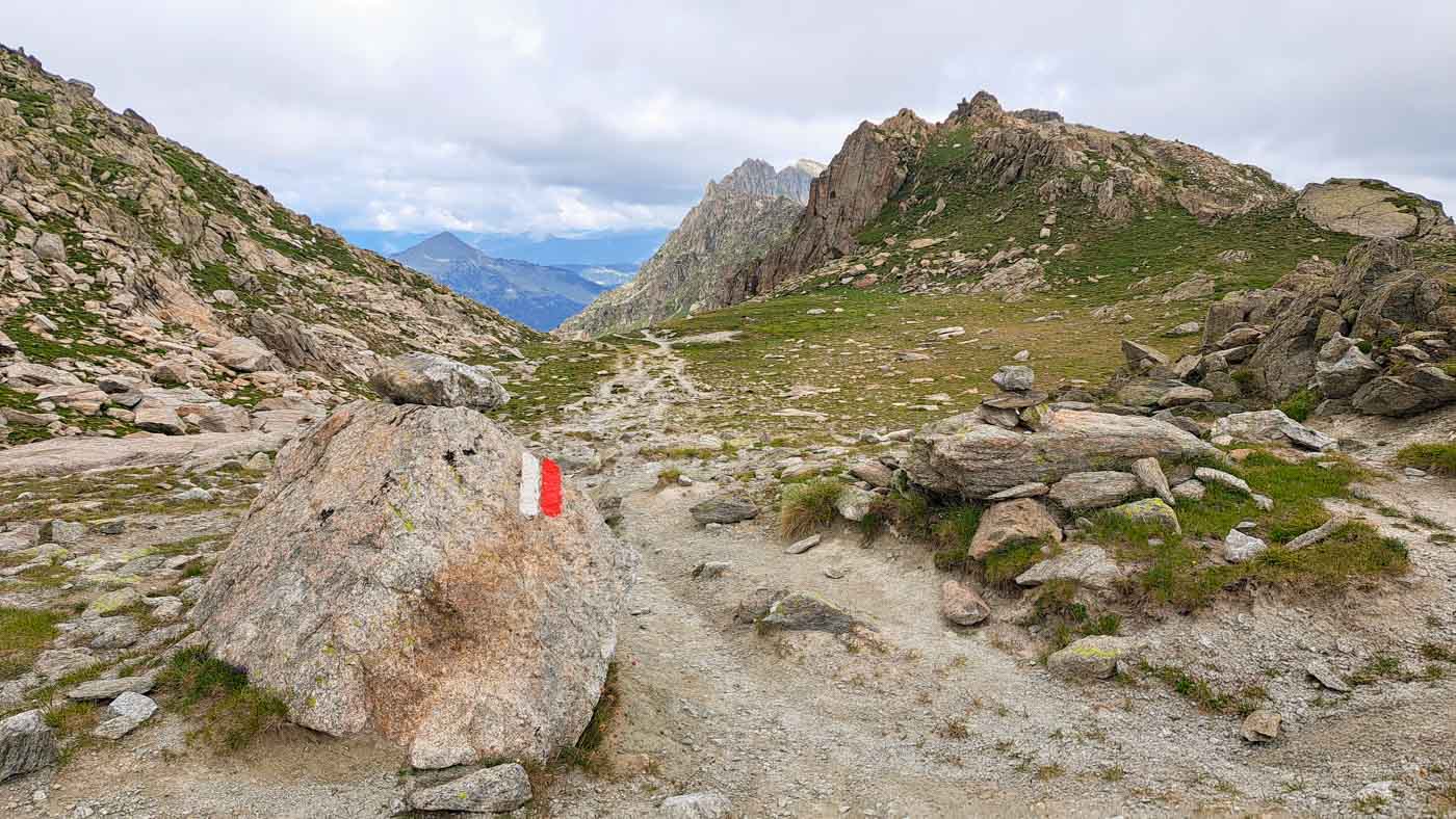 Etapa 20: Refugio Ernest Mallafré - Refugio Colomers. Transpirenaica GR11. 4 Sendero entre picos por el Puerto de La Ratera