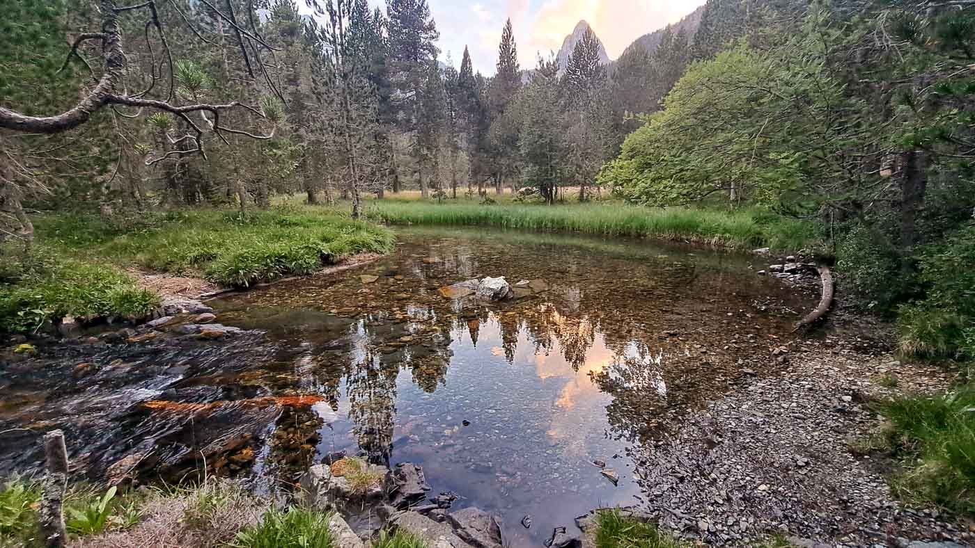Etapa 25: Benasque - Cabaña de Batisielles. Transpirenaica GR11. 5 Represamiento donde me baño y refresco