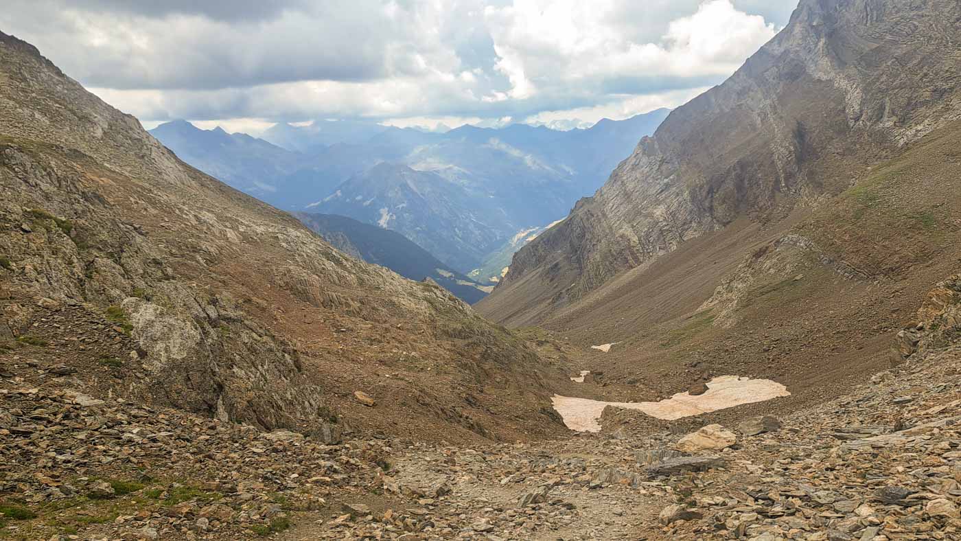 Etapa 26: Cabaña de Batisielles - Ibón de Millares. Transpirenaica GR11. 5 Descenso por la cara norte del collado de Eriste