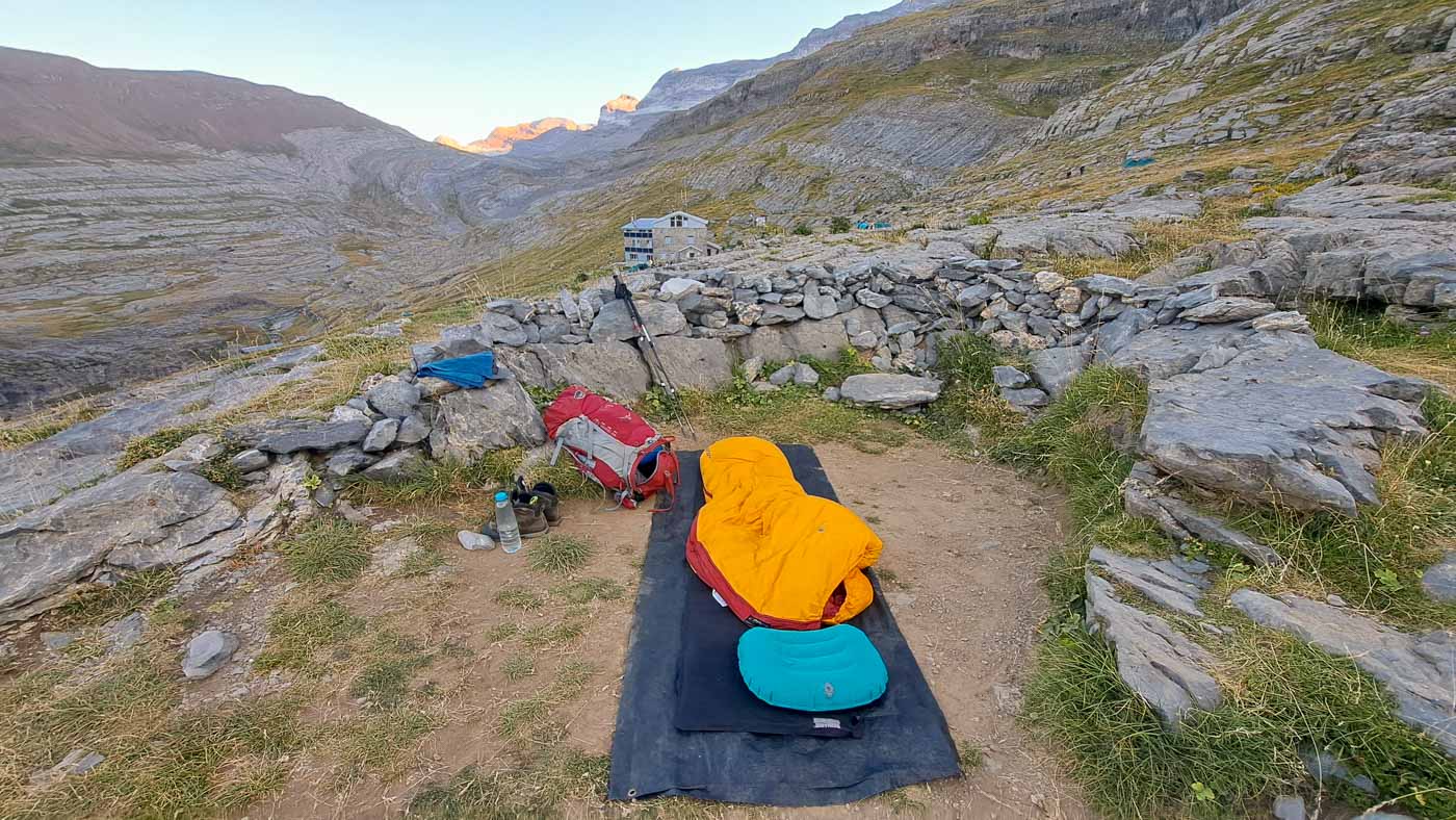 Etapas de la Transpirenaica GR11 en Aragón 8 Vivac junto al refugio de Góriz