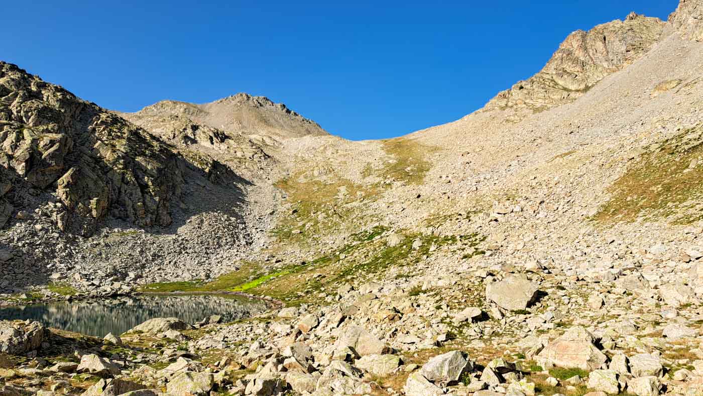 Etapa 32: Vivac en río Ara - Ibón de Llena Cantal. Transpirenaica GR11. 2 Puerto Viejo, fin del valle antes de Panticosa