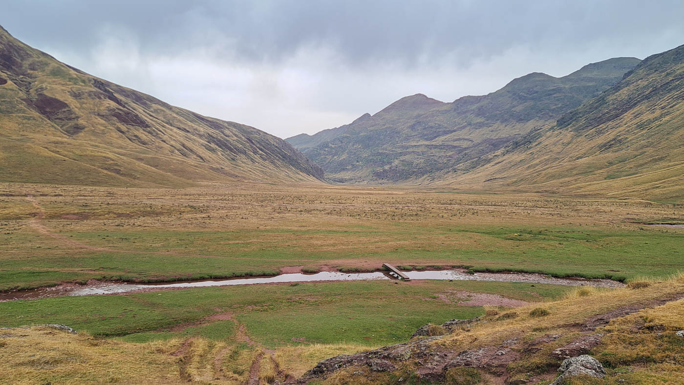 Etapa 35: Circo de Aspe - Refugio Aguas Tuertas. Transpirenaica GR11. 5 La pradera de Aguas Tuertas, final de la etapa