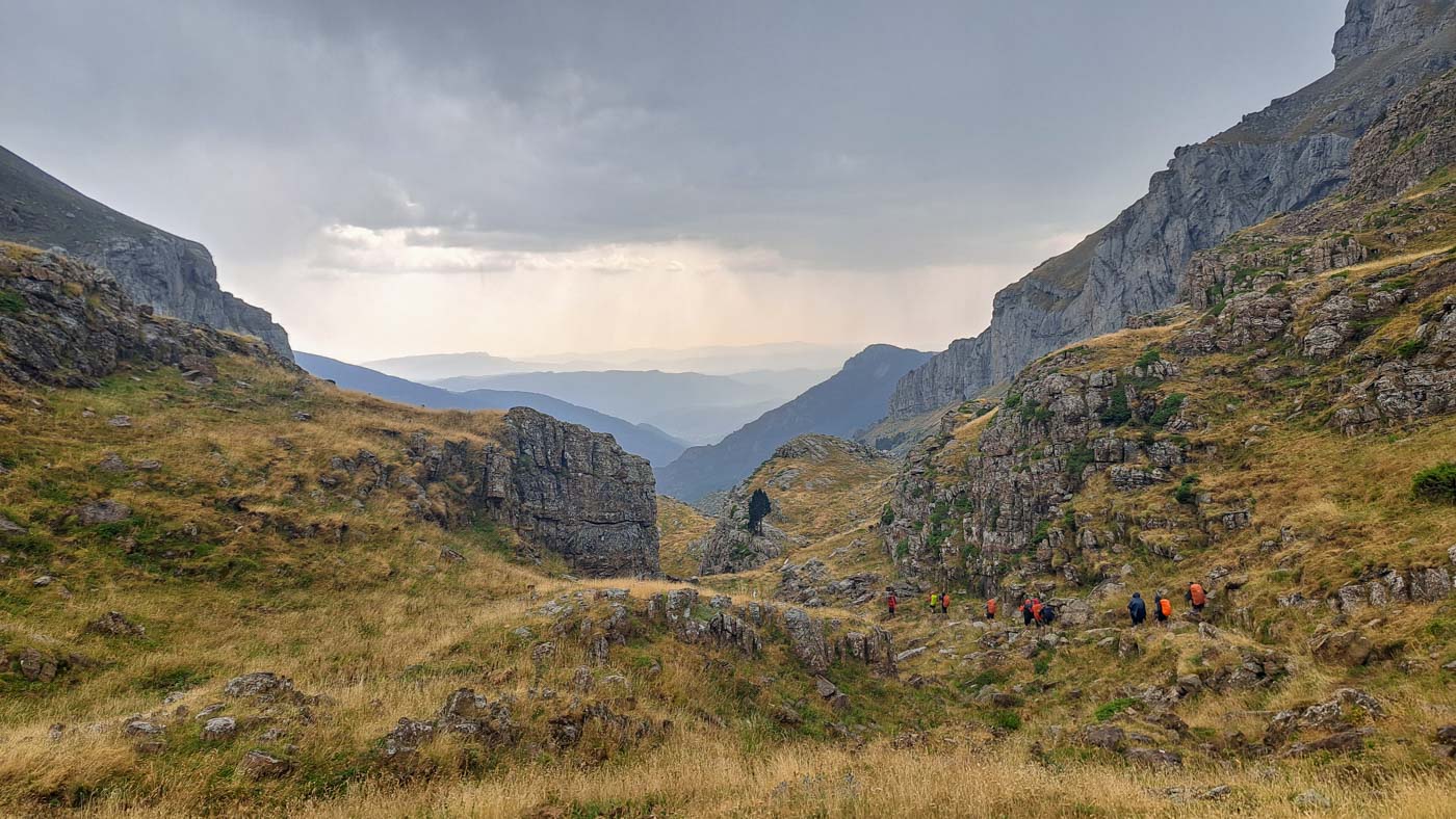 Etapa 35: Circo de Aspe - Refugio Aguas Tuertas. Transpirenaica GR11. 3 Tormenta en el barranco de los Castillones