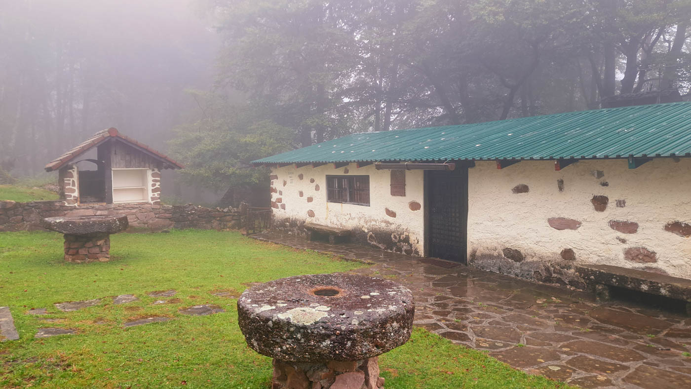 Etapa 41: Auritz - Cabaña de Azaldegi. Transpirenaica GR11. 6 Refugio de cazadores de Azaldegi