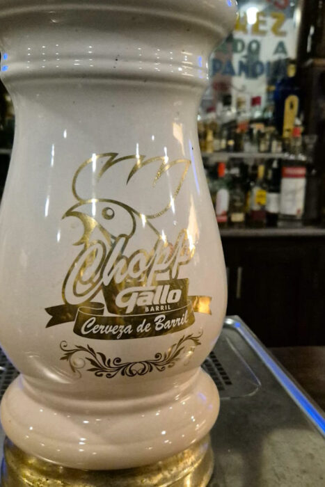 Guatemala. Con los hijos del maíz. 28 Gallo, la cerveza más popular. No eres chapín si no te gusta la Gallo.