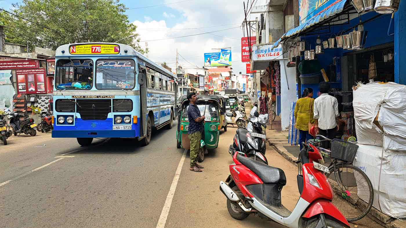 Jaffna, la antigua capital cultural tamil 23 Una bulliciosa calle de Jaffna