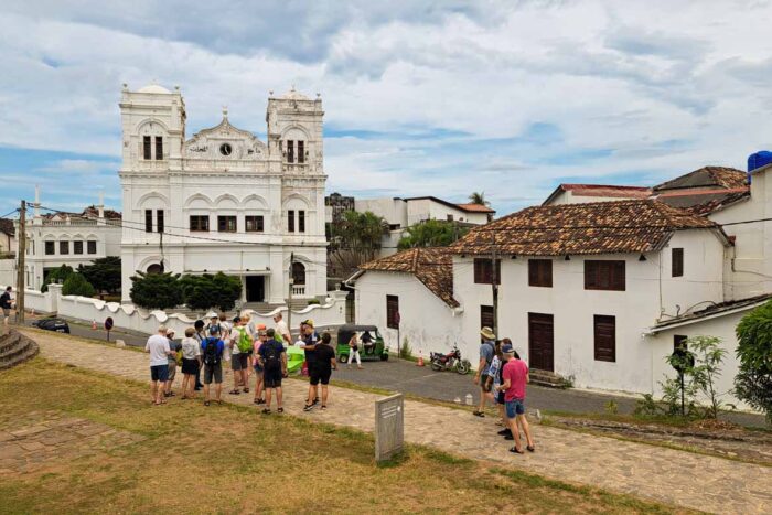 Galle, el faro sur de Sri Lanka 3 Parte sur del fuerte de Galle donde se ve la mezquita