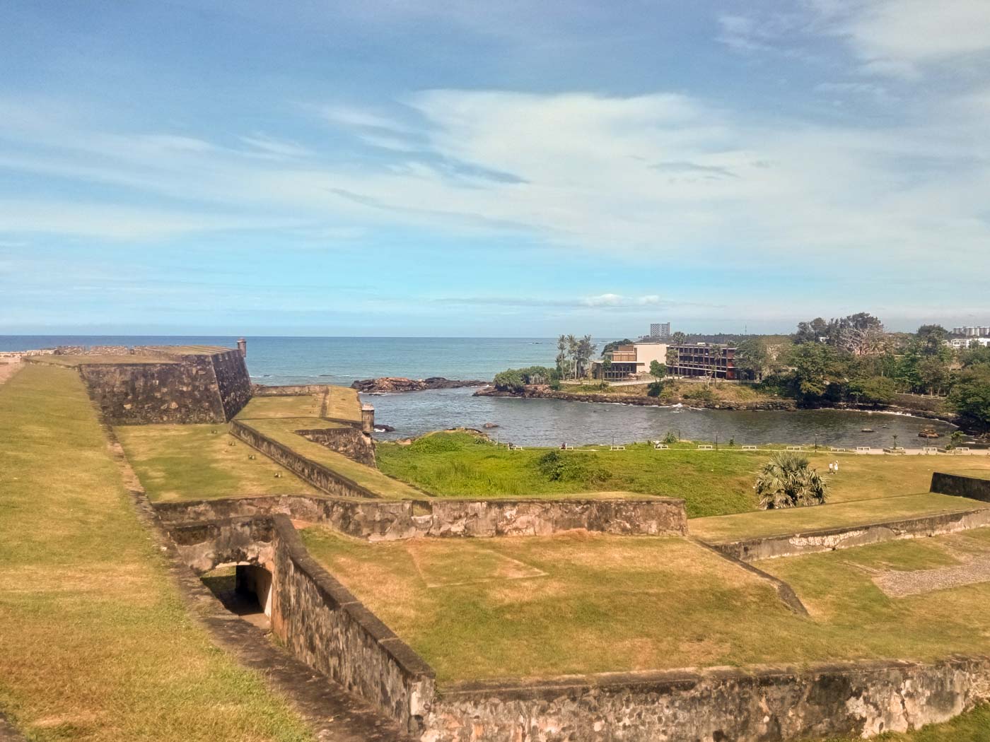 Galle, el faro sur de Sri Lanka 7 Parte de las murallas de Galle frente al mar