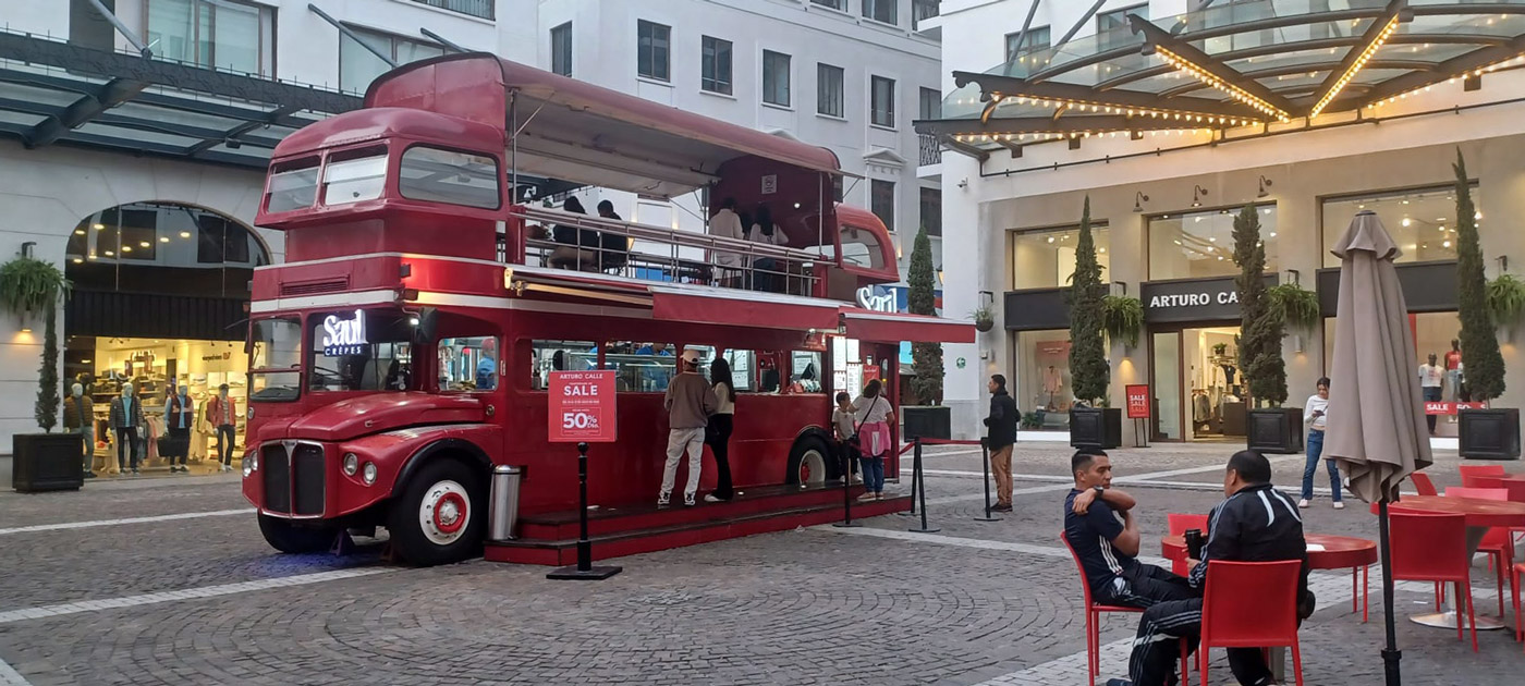 En Guatemala de la Asunción, hija de un terremoto 22 Pequeños food trucks en la calle