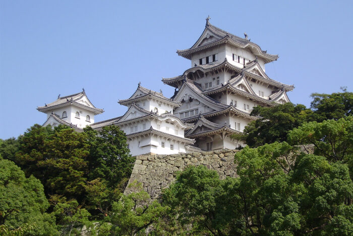Japón contra el turismo de masas: ¿es 2026 un buen momento para visitar la tierra del Sol Naciente? 12 Silueta del famoso castillo de Himeji
