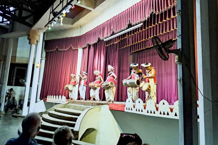 Kandy, la última soberana de las montañas 16 Espectáculo de danza y música en Kandyan Cultural Centre