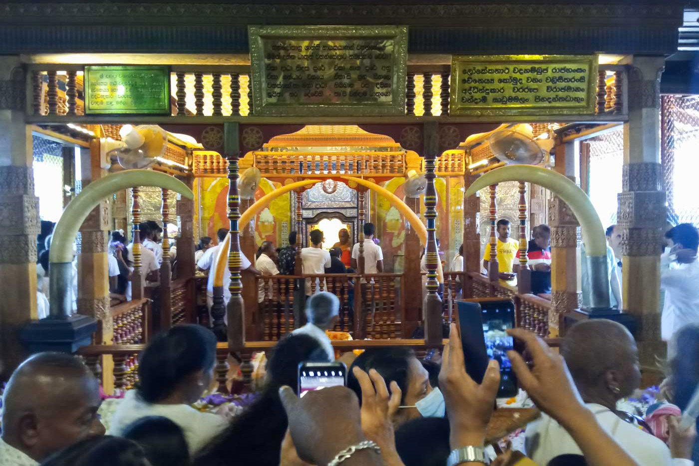 Kandy, la última soberana de las montañas 8 La cámara sagrada donde se custodia el diente se abre 3 veces al día