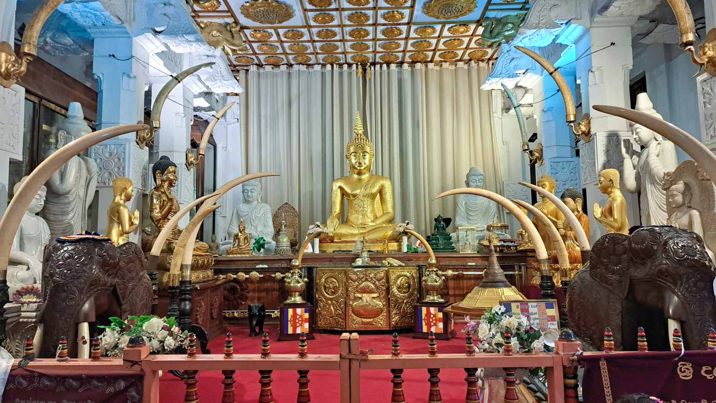 Kandy, la última soberana de las montañas 10 Sala dentro del Templo del diente de Buda