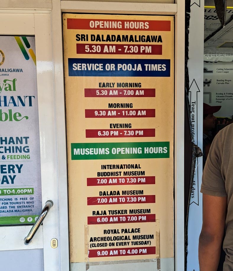 Kandy, la última soberana de las montañas 7 Entrada al Templo de la reliquia del diente de Buda