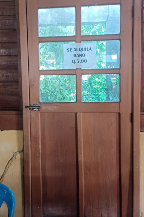 Con los hijos del maíz. Livingston. Territorio garífuna. 20 Se alquila baño