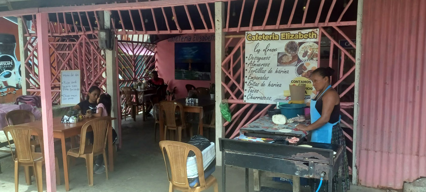 Con los hijos del maíz. Livingston. Territorio garífuna. 6 Restaurante