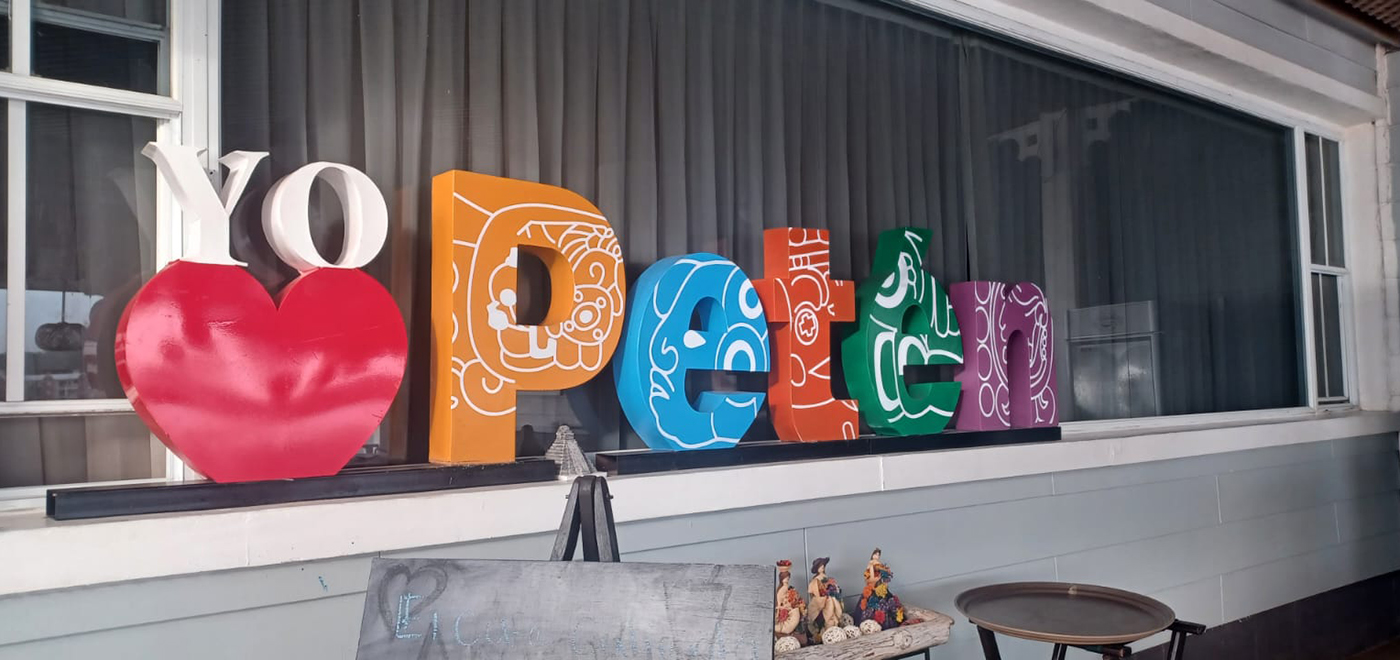 Con los hijos del maíz. En Tikal, Ciudad de Voces 1 I love Petén