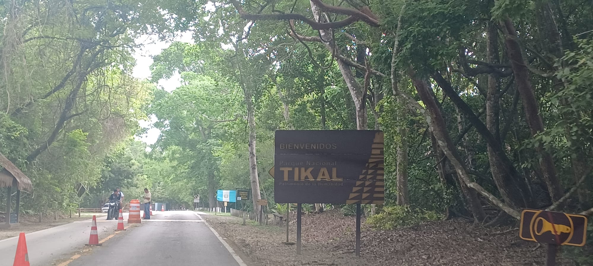 Con los hijos del maíz. En Tikal, Ciudad de Voces 3 Bienvenidos a Tikal