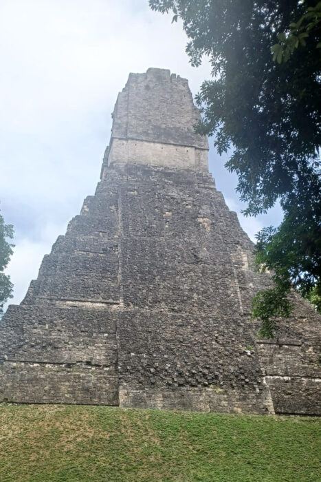 Con los hijos del maíz. En Tikal, Ciudad de Voces 12 Templo del Gran Jaguar