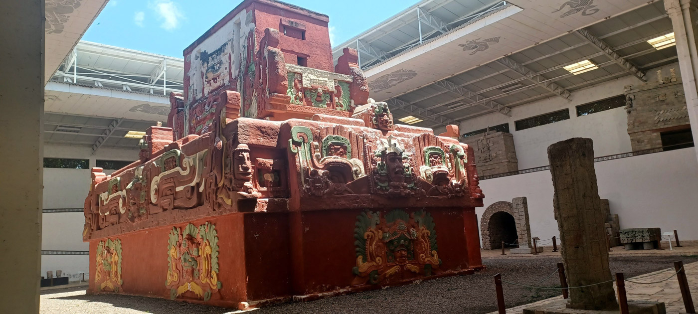 Con los hijos del maíz. En Copán Ruinas, entre catrachos (gentilicio de los hondureños) 27 Copan replica templo rosalila