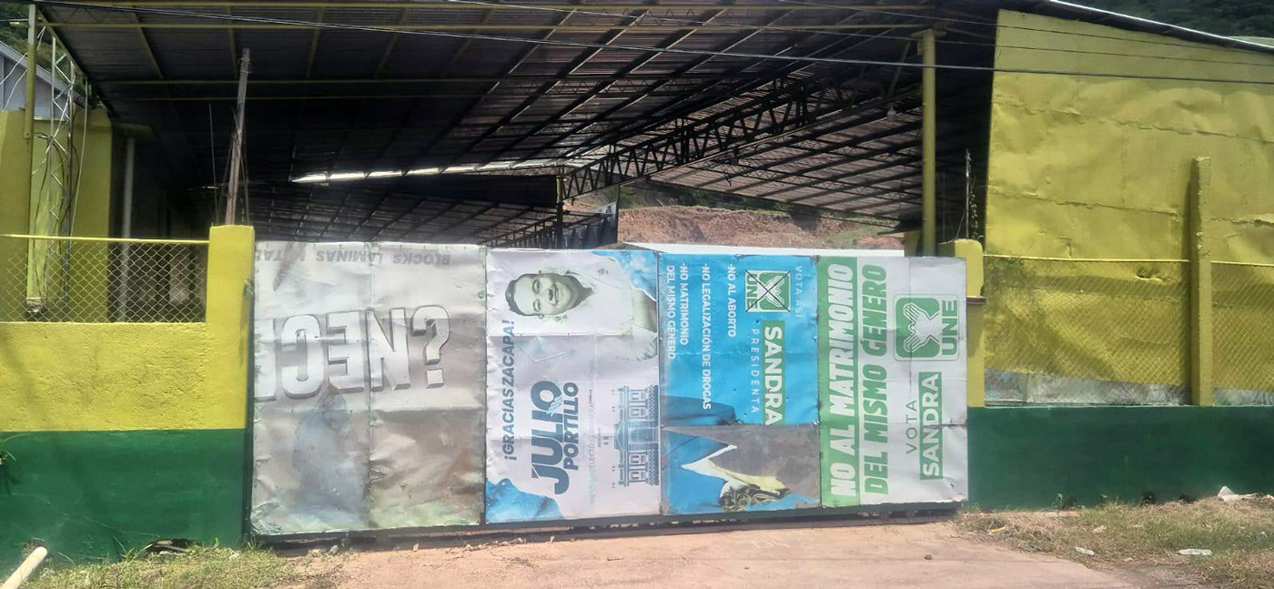 Con los hijos del maíz. En Copán Ruinas, entre catrachos (gentilicio de los hondureños) 6 Copan ruinas carteleria politica