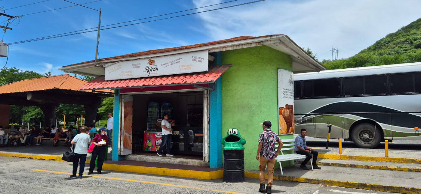 Con los hijos del maíz. En Copán Ruinas, entre catrachos (gentilicio de los hondureños) 1 Copan ruinas panaderia frontera