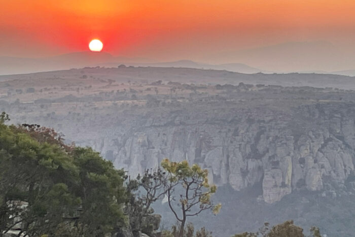 La aventura de recorrer Sudáfrica en moto durante tres meses 7 Sudafrica moto puesta sol008