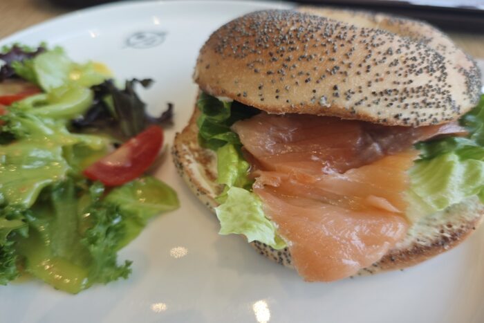 El uso y abuso de la tostada de aguacate y salmón 4 salmondish