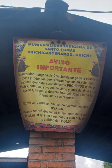 Con los hijos del maíz. Chichicastenango, un mercado y rituales mayas 23 Chichicastenango altares mayas prohibicion