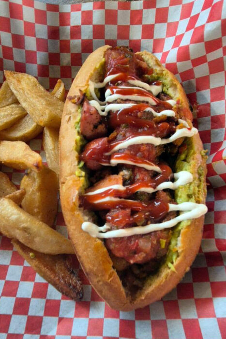 Con los hijos del maíz. Chichicastenango, un mercado y rituales mayas 17 Shuco, el hotdog guatemalteco