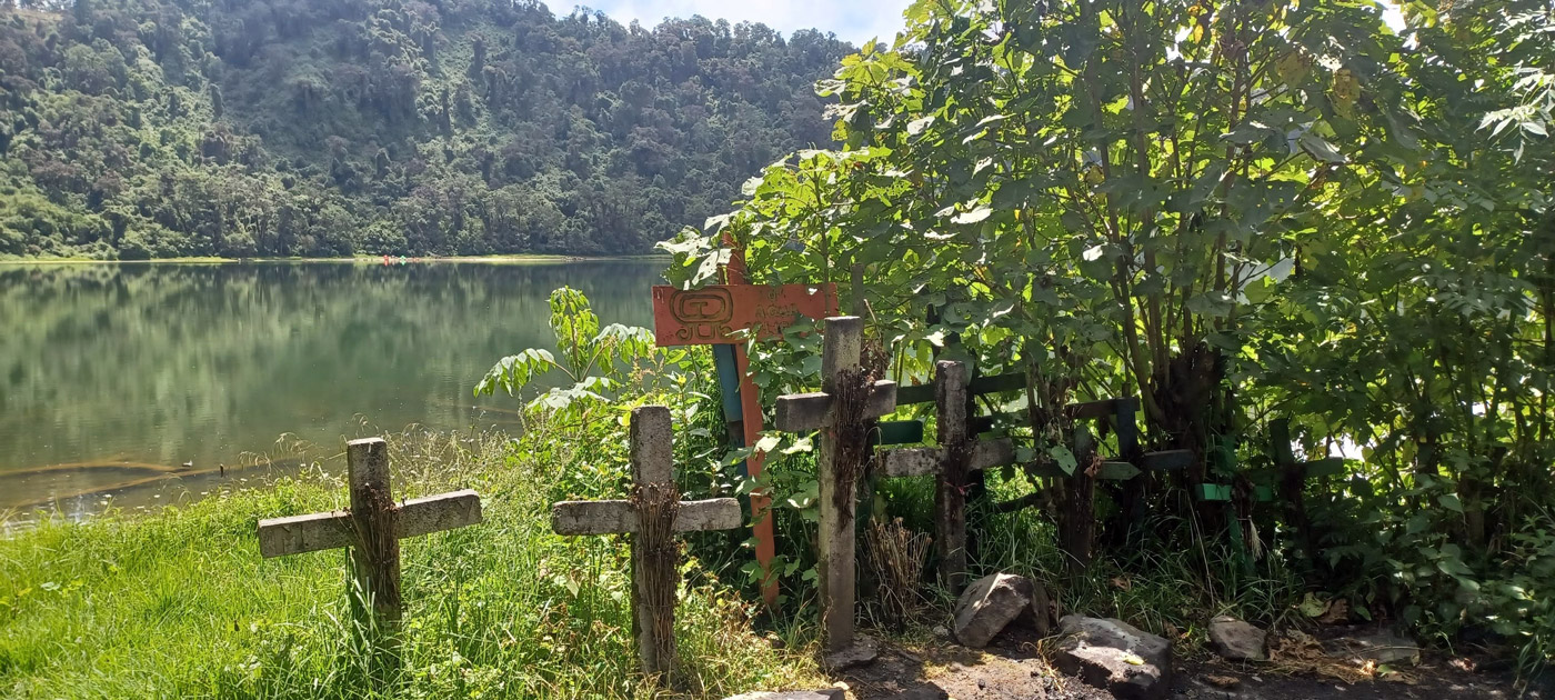 Con los hijos del maíz. A la laguna de Chikabal con el Torito 16 Cruces en el lugar sagrado